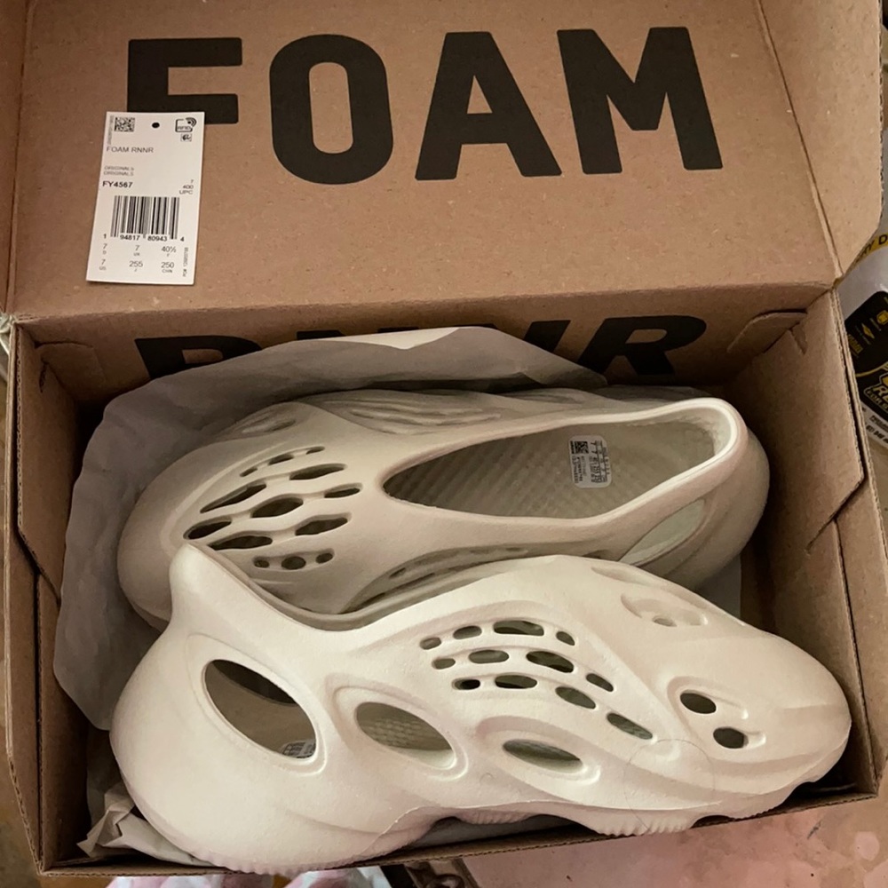 Yeezy foam runners color sand